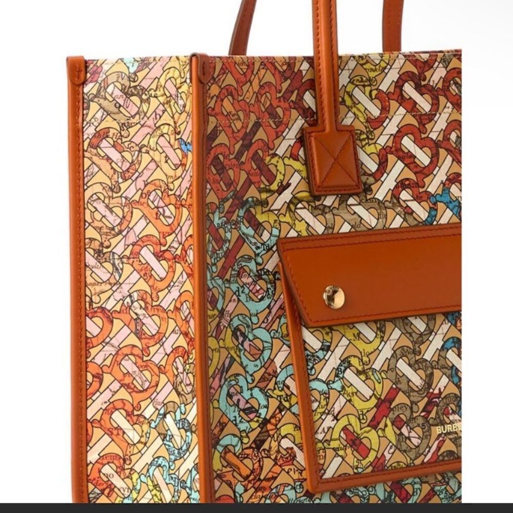 Burberry
Freya TB & Map-Print Leather Tote Bag - Picture 12 of 12